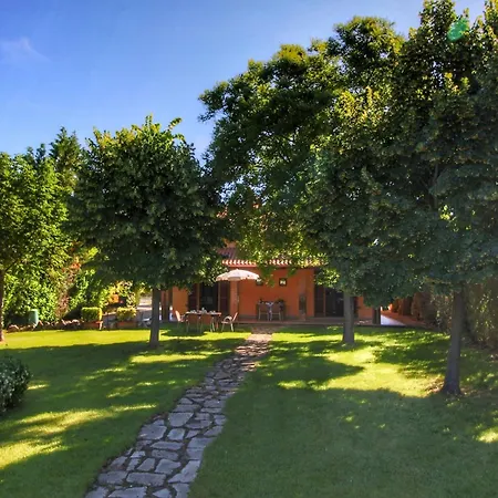 In Tuscany Near Trasimeno Daire