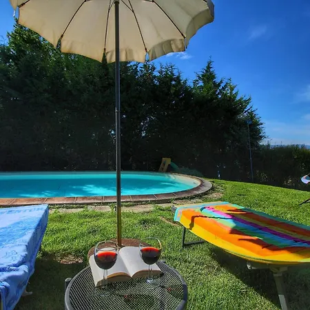 In Tuscany Near Trasimeno Daire